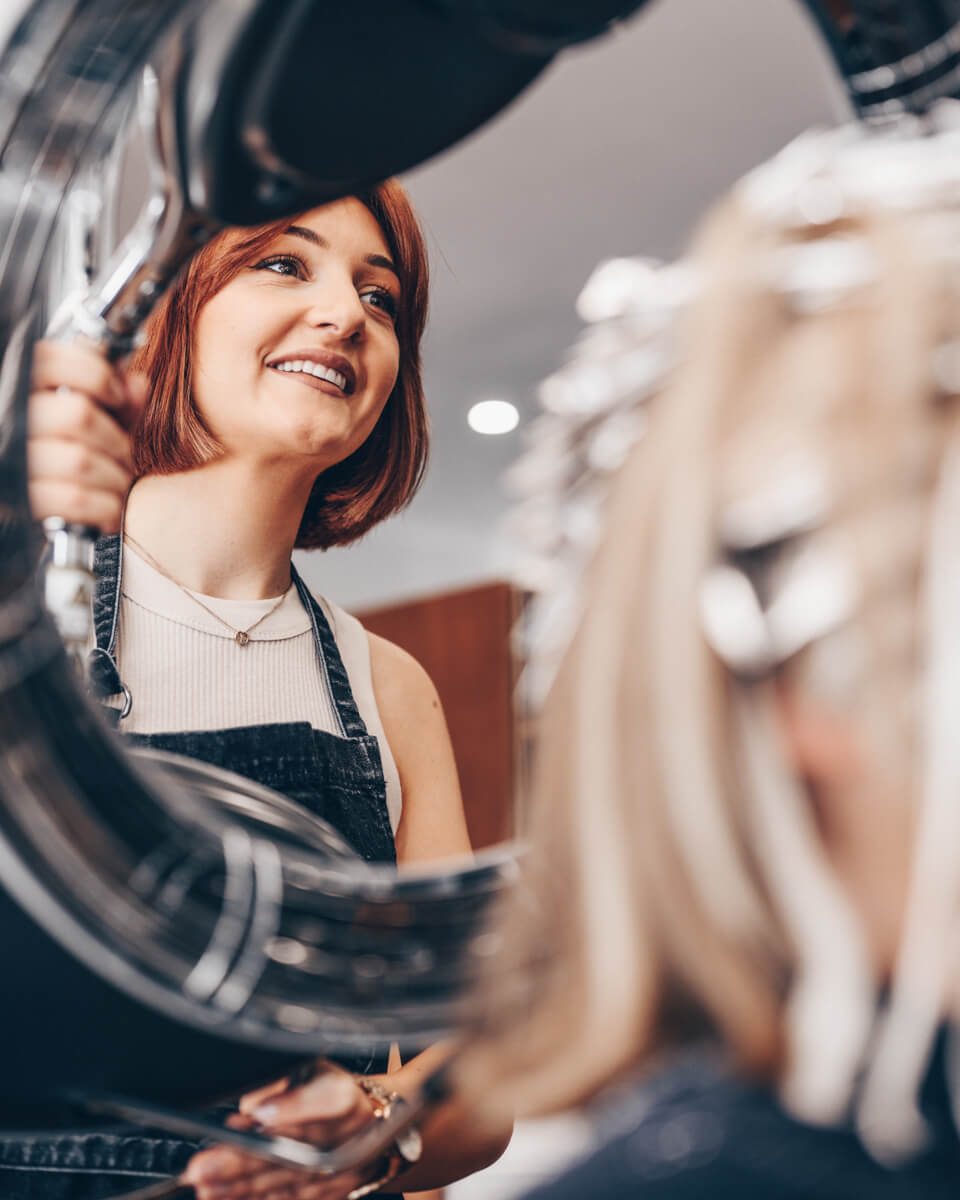 A client smiling during the finishing blowdry
