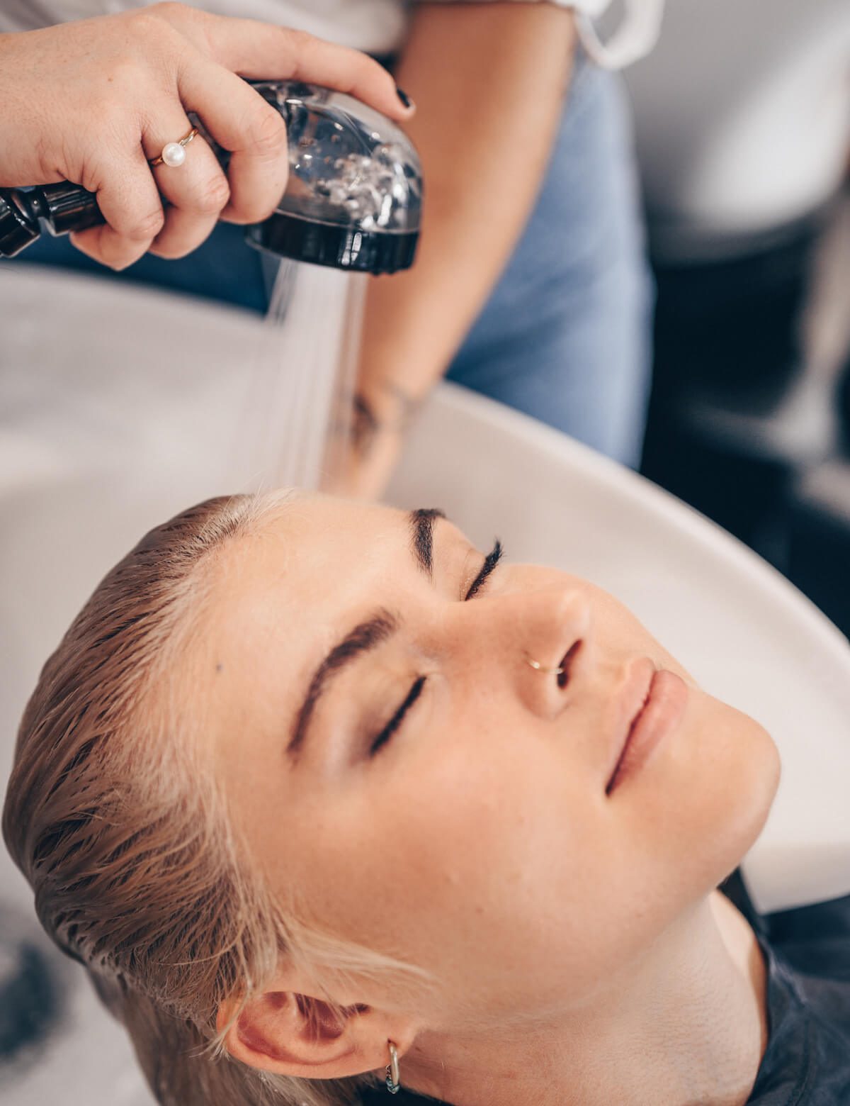 A relaxing wash at the salon basin